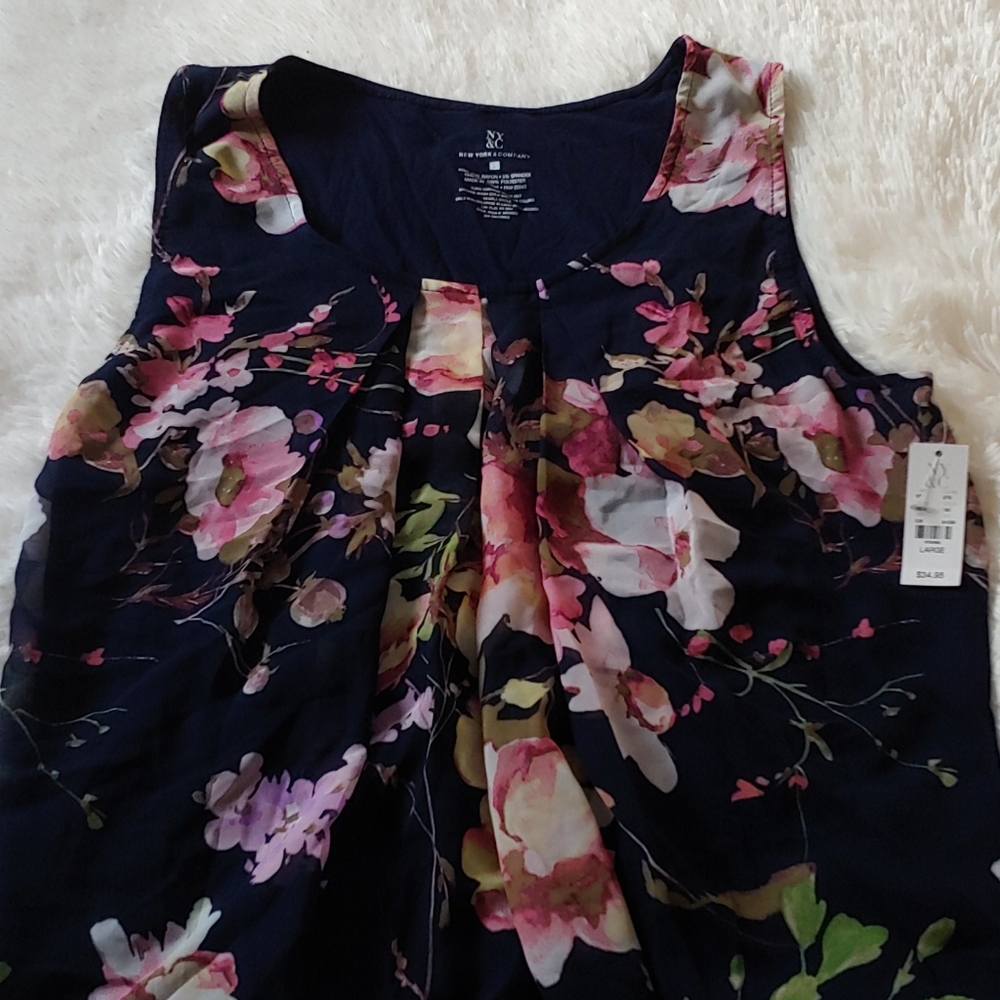 Sleeveless BNWT NAVY top